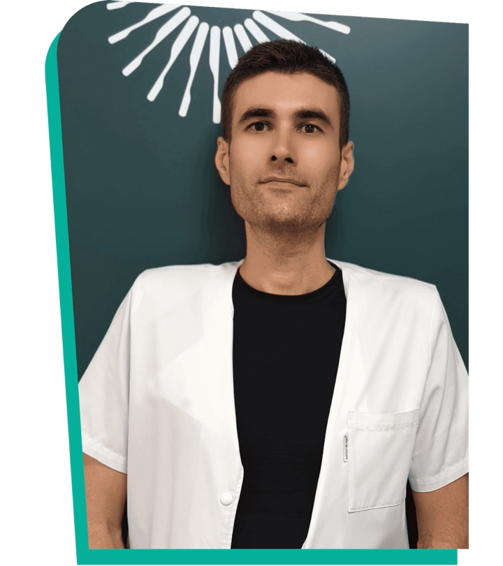 Dr. Răzvan Nanu, medic primar oftalmolog, în clinica Vezio